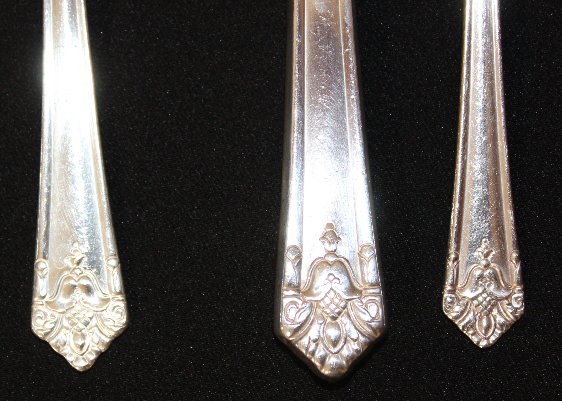 1847 Rogers Brothers "Her Majesty" Silver Plate Flatware in Chest