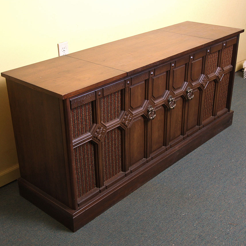 Beautiful Vintage RCA Console Stereo with Solid Wood Cabinet