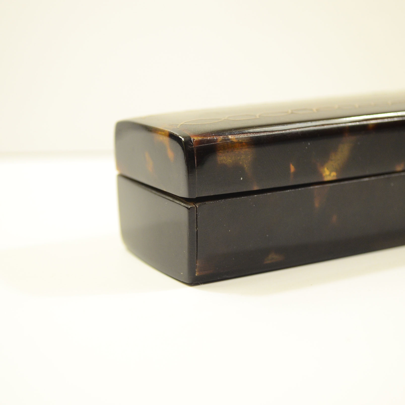 White and Black Dice Set