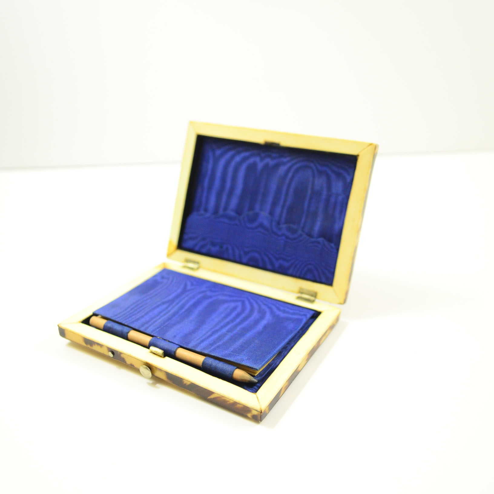 Vintage Shell Stationary Case