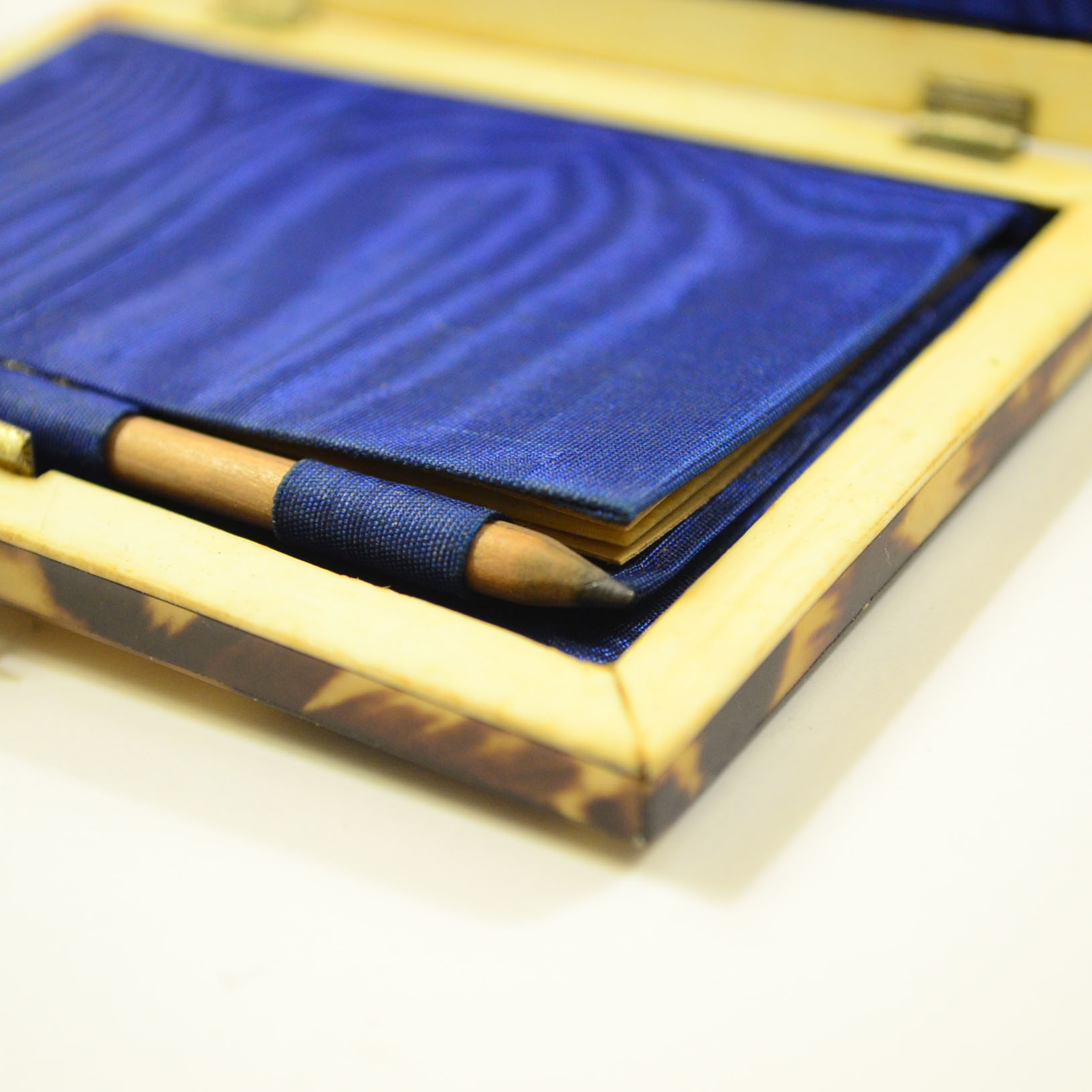 Vintage Shell Stationary Case