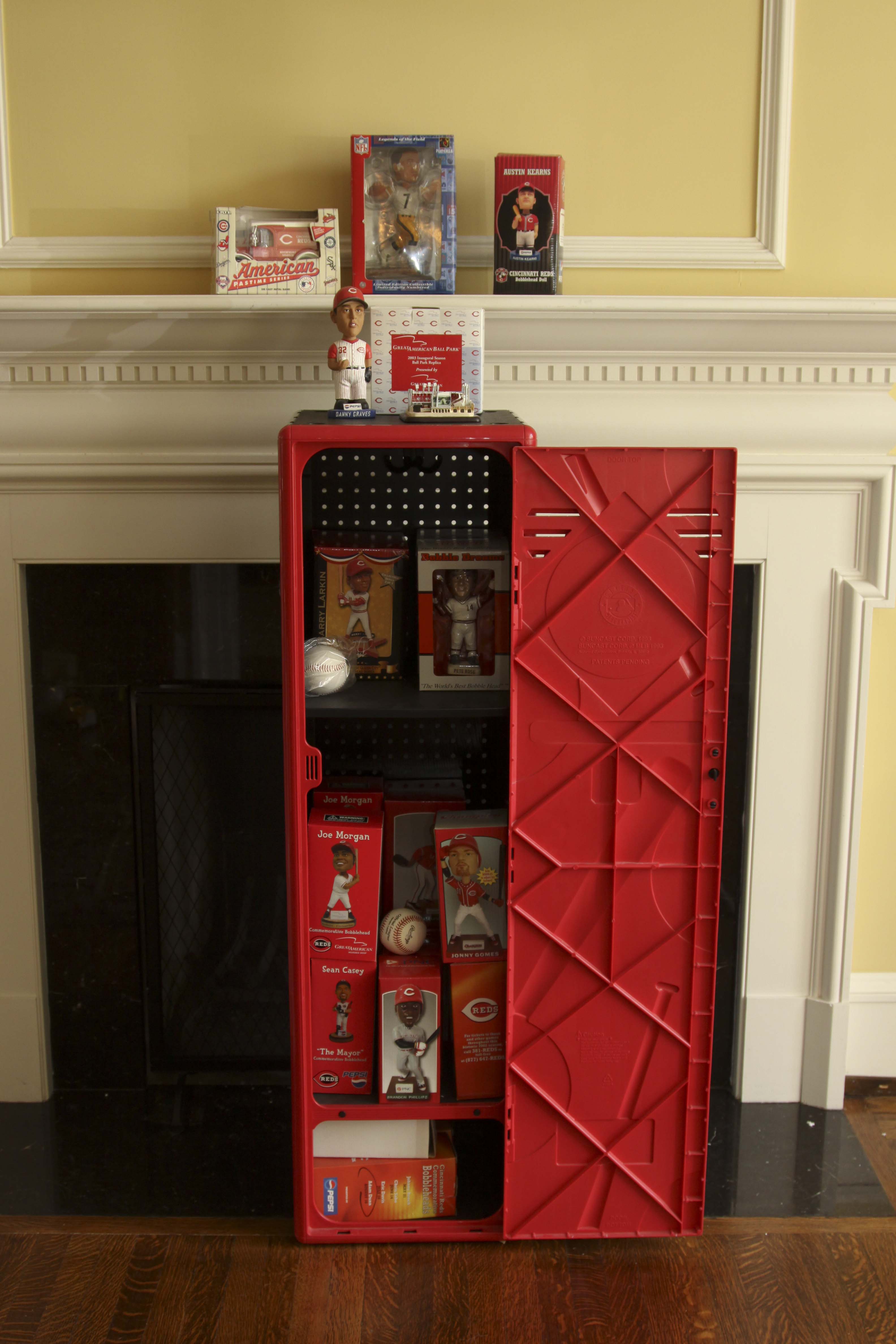 Child's Plastic Cincinnati Reds Locker with Bobble Heads