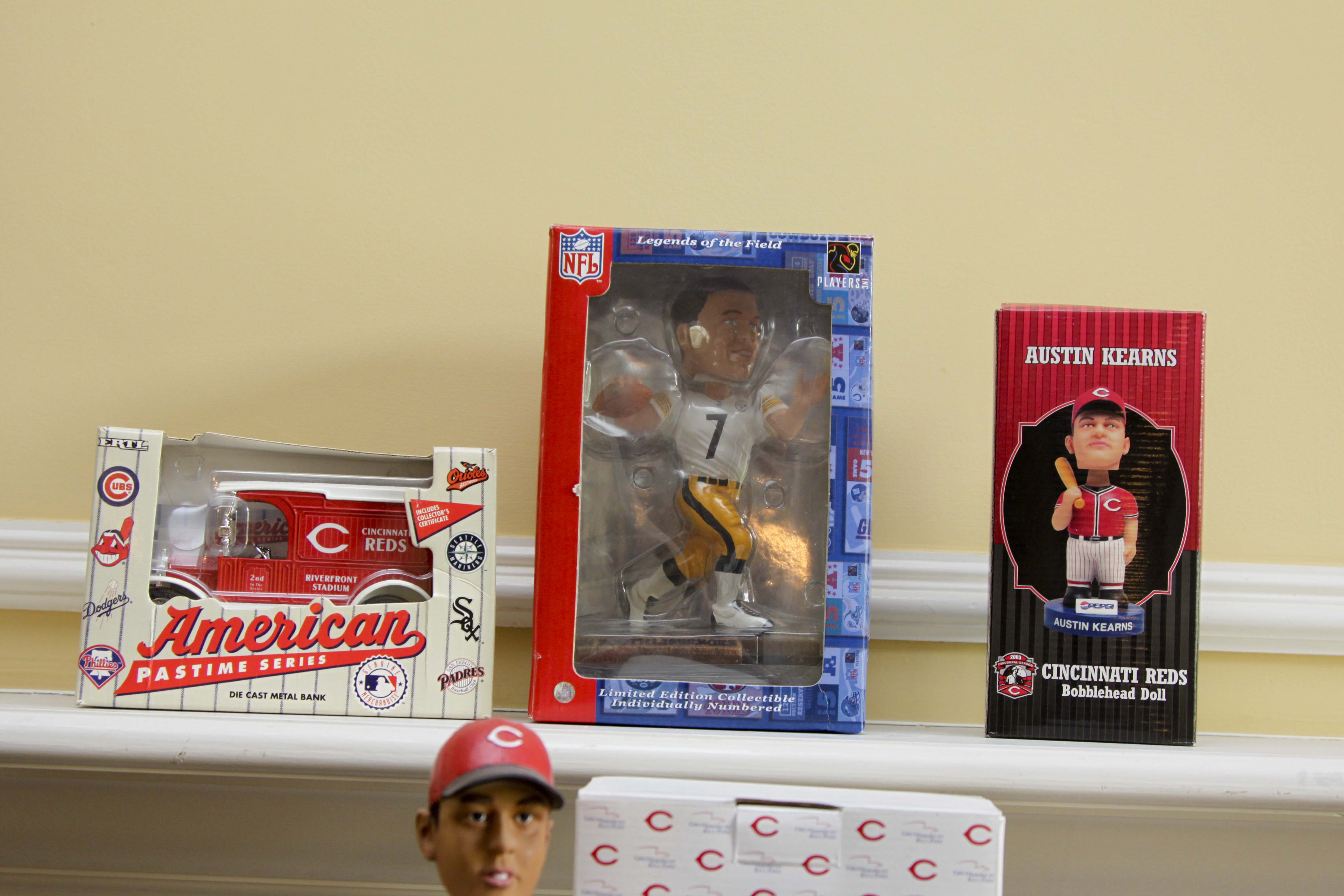 Child's Plastic Cincinnati Reds Locker with Bobble Heads