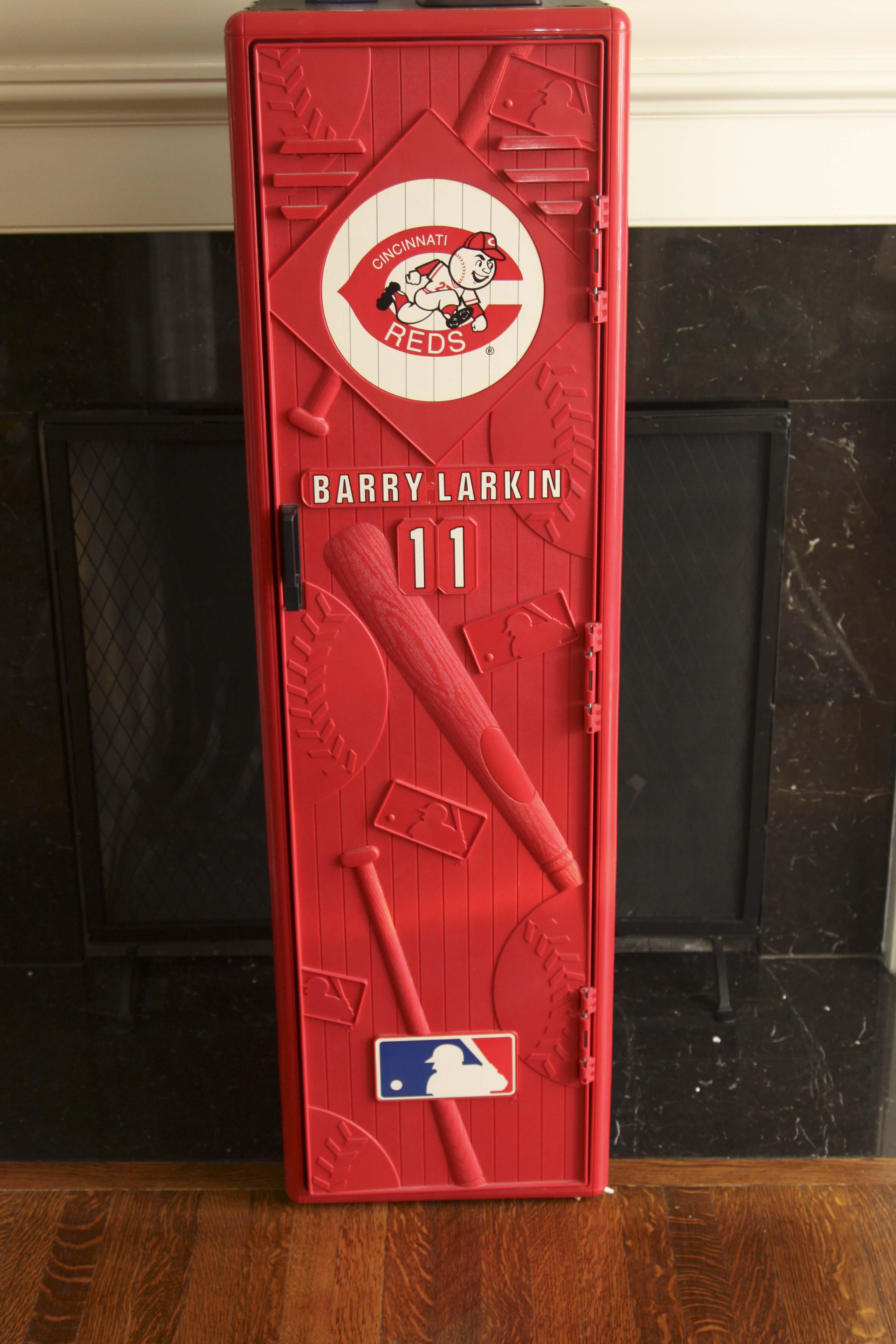 Child's Plastic Cincinnati Reds Locker with Bobble Heads