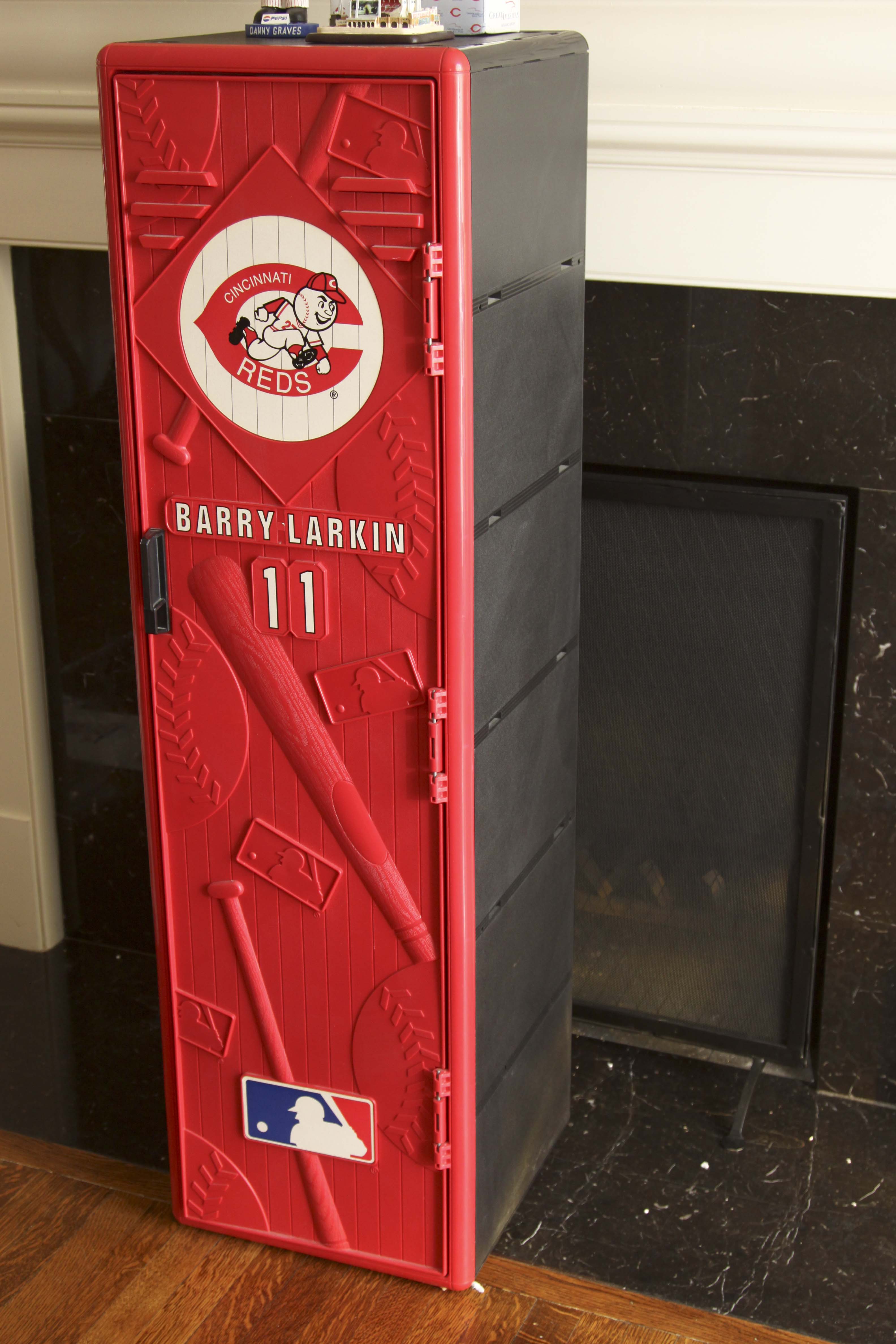 Child's Plastic Cincinnati Reds Locker with Bobble Heads
