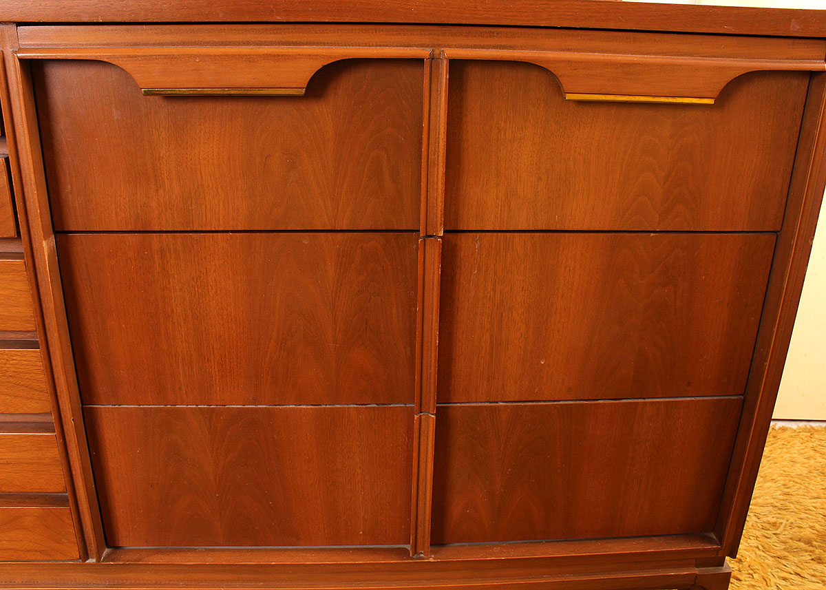 Mid Century Modern Chest of Drawers with Mirror