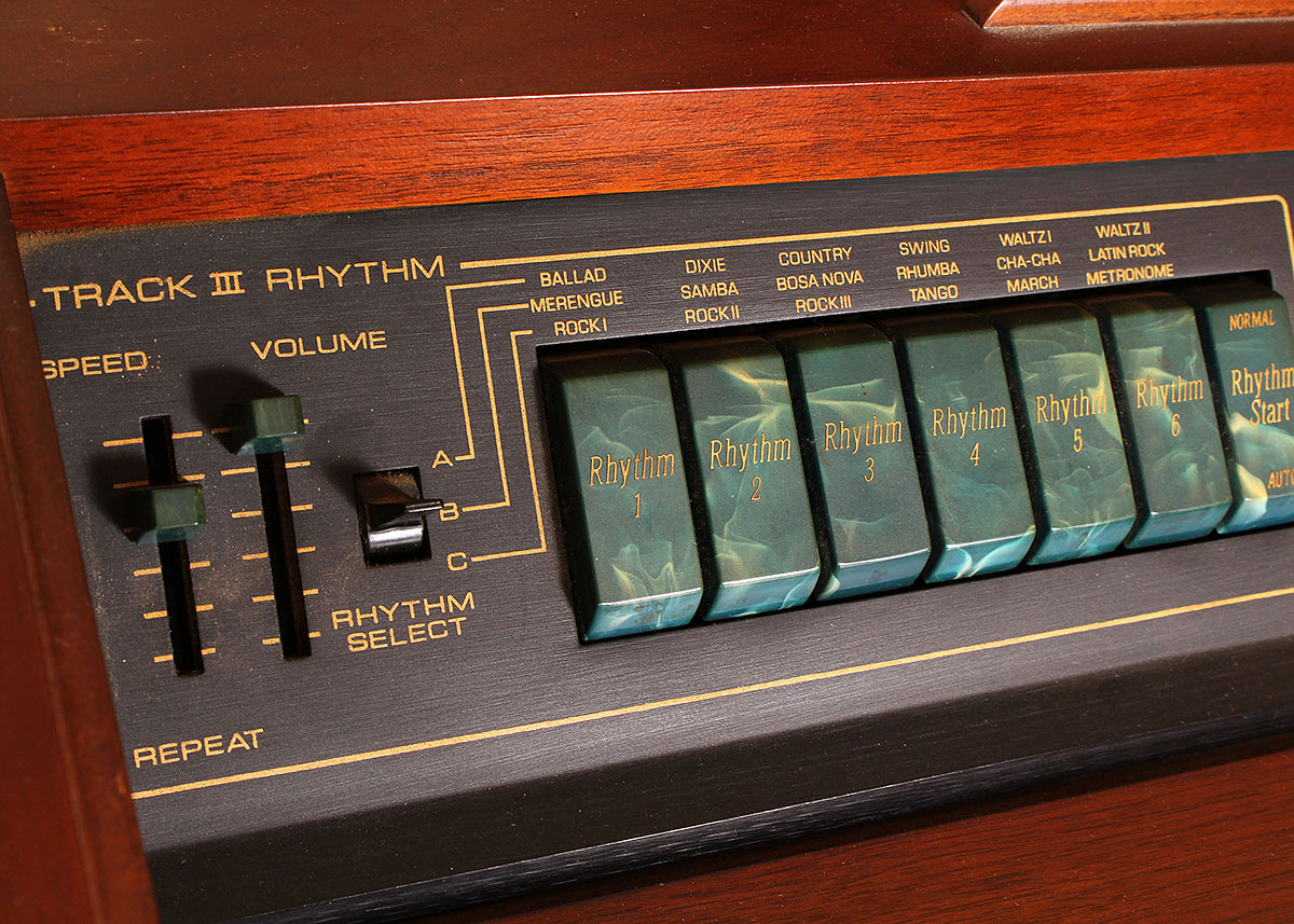 Lowrey Electric Organ