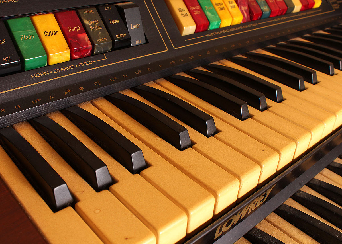 Lowrey Electric Organ