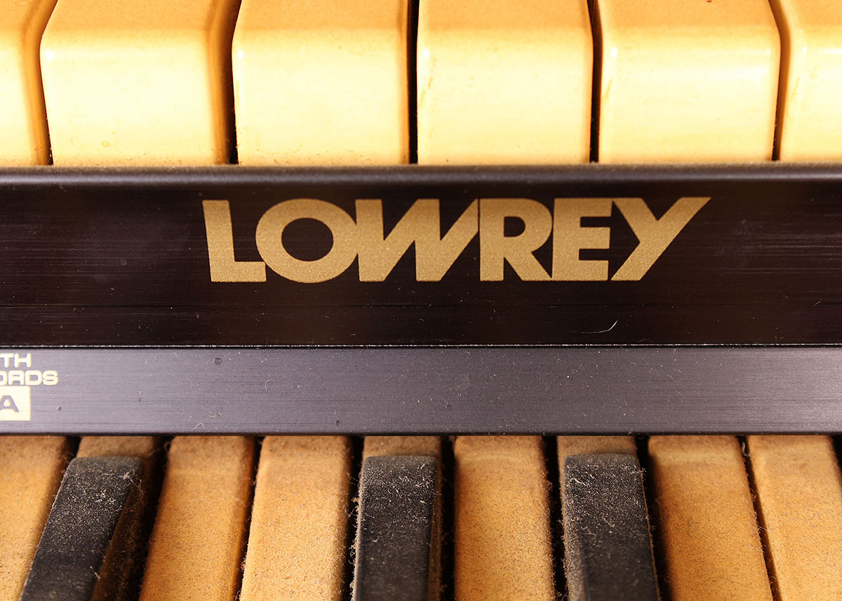 Lowrey Electric Organ