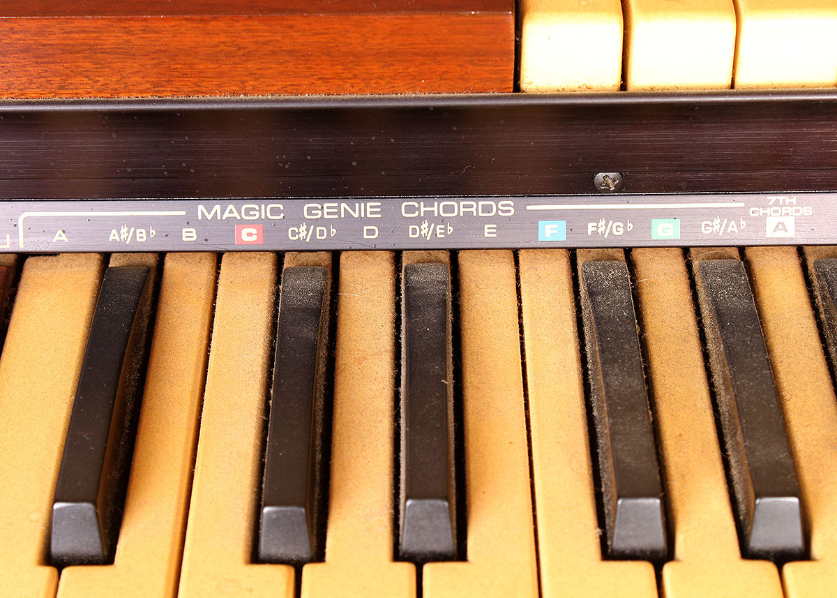 Lowrey Electric Organ