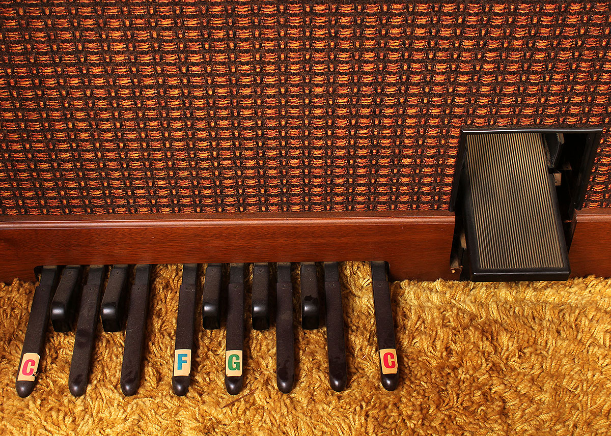 Lowrey Electric Organ