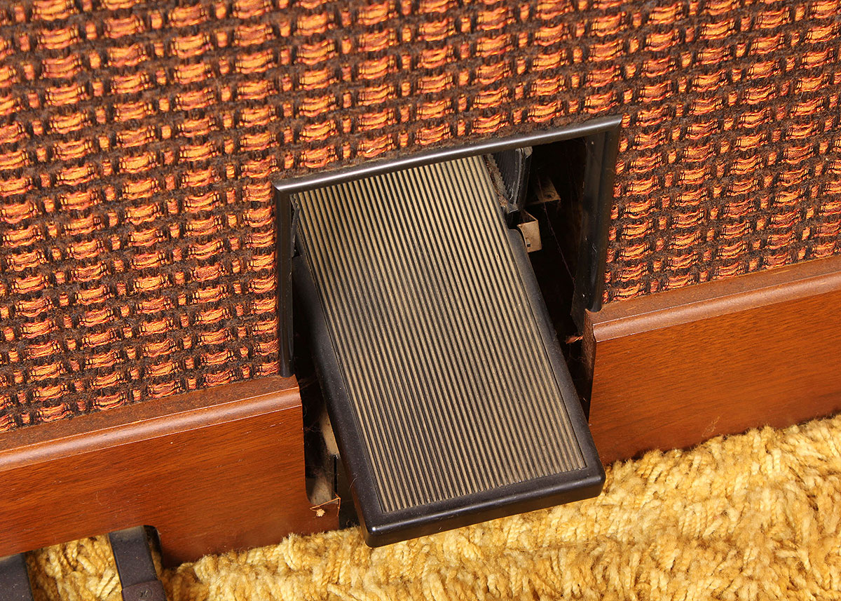 Lowrey Electric Organ