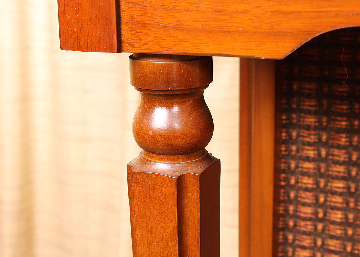 Lowrey Electric Organ