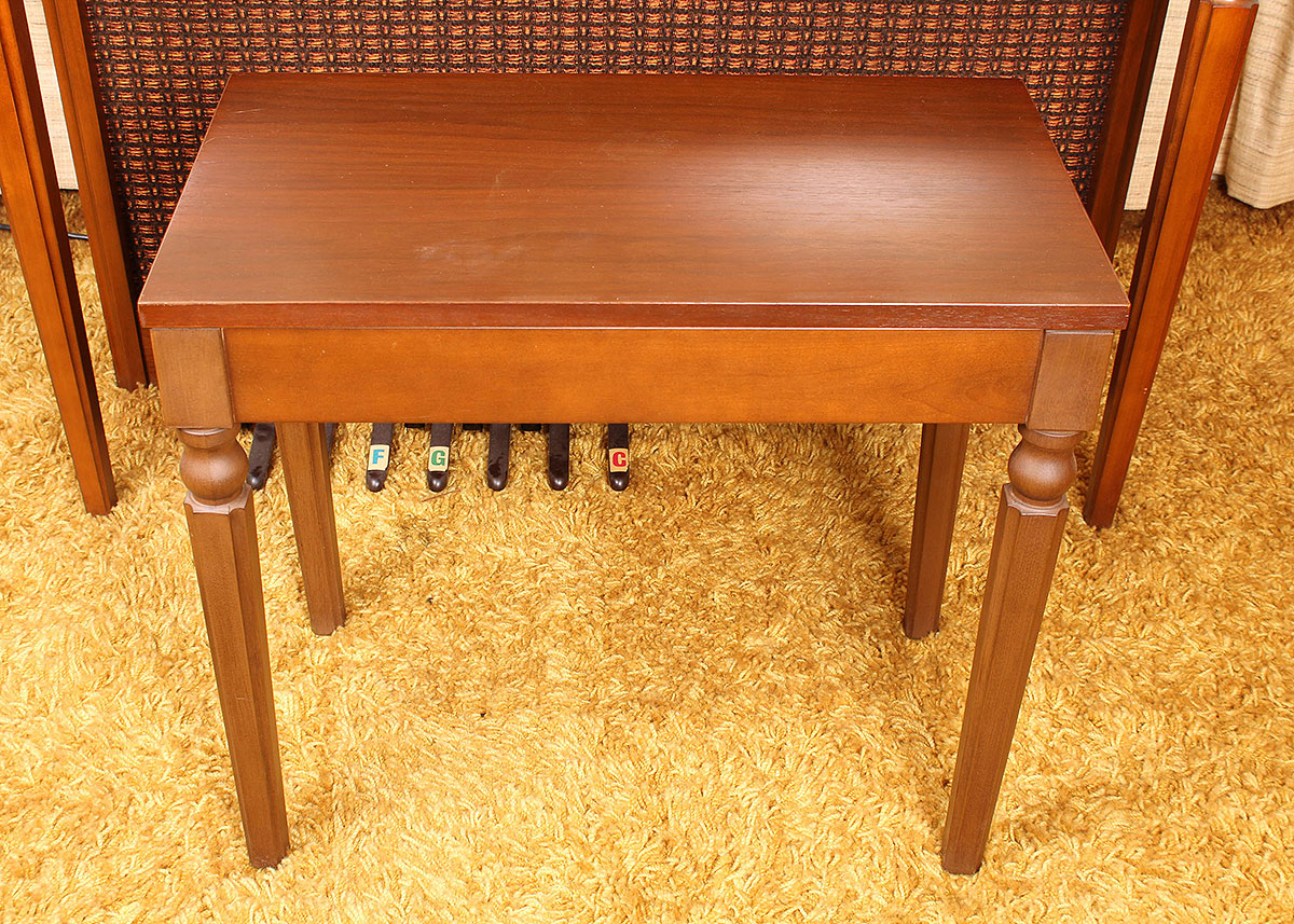 Lowrey Electric Organ