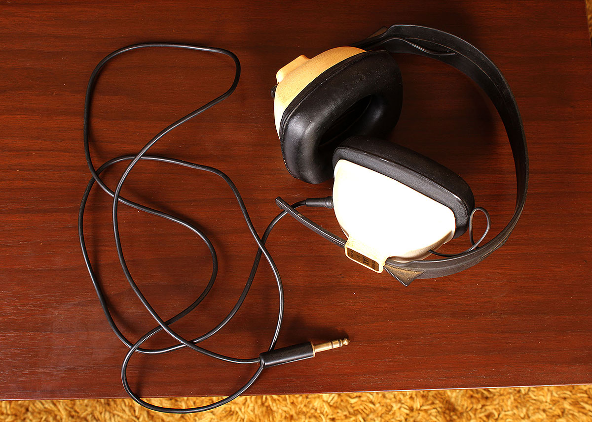 Lowrey Electric Organ