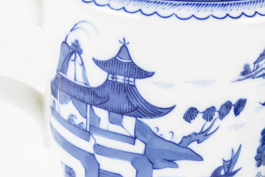 Blue and White Ceramic Decor and Tableware Featuring Mottadeh