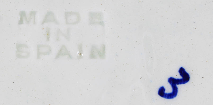 Blue and White Ceramic Decor and Tableware Featuring Mottadeh