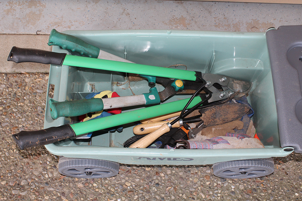 Ames Lawn Buddy Planters Cart with Shears and Gloves