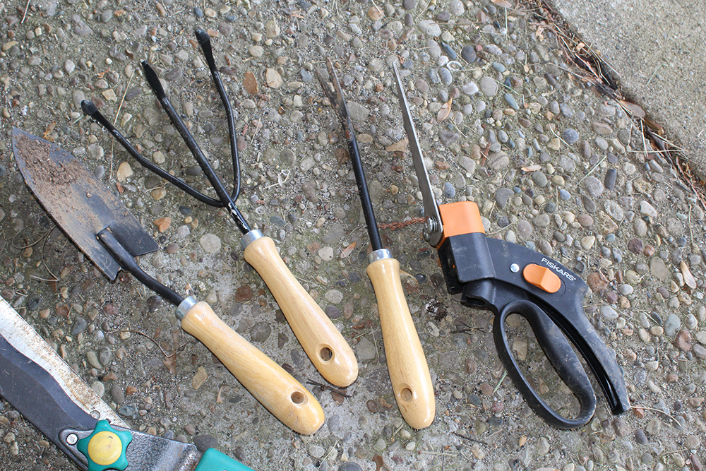 Ames Lawn Buddy Planters Cart with Shears and Gloves