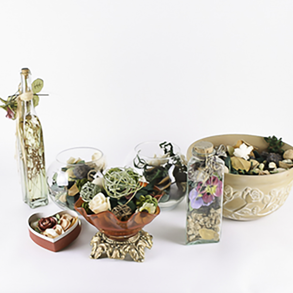 Dried Flowers and Potpourri Decor