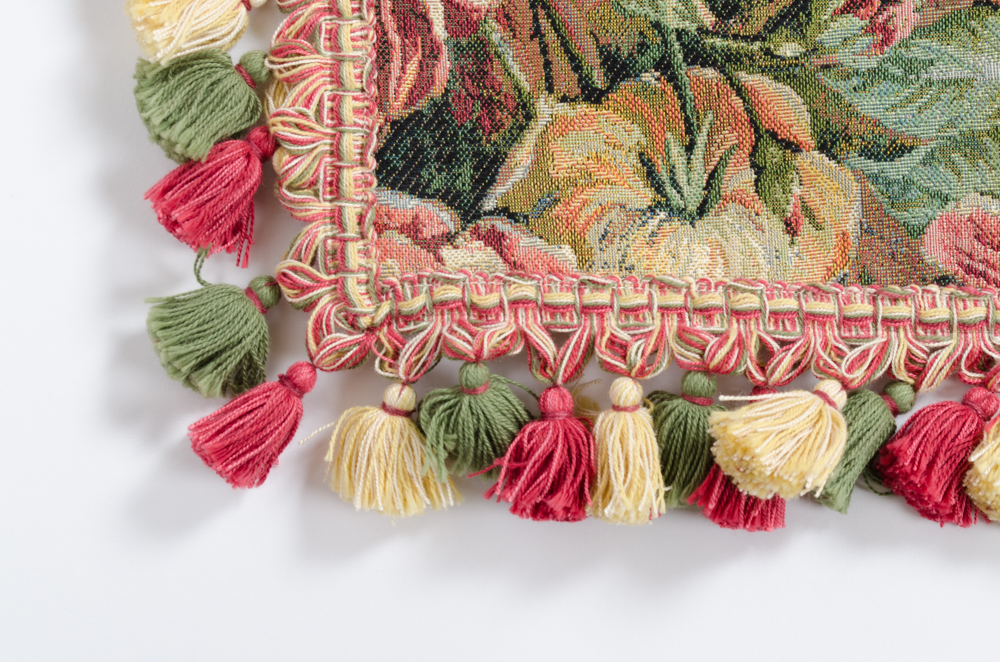 Round Tablecloth And Topper