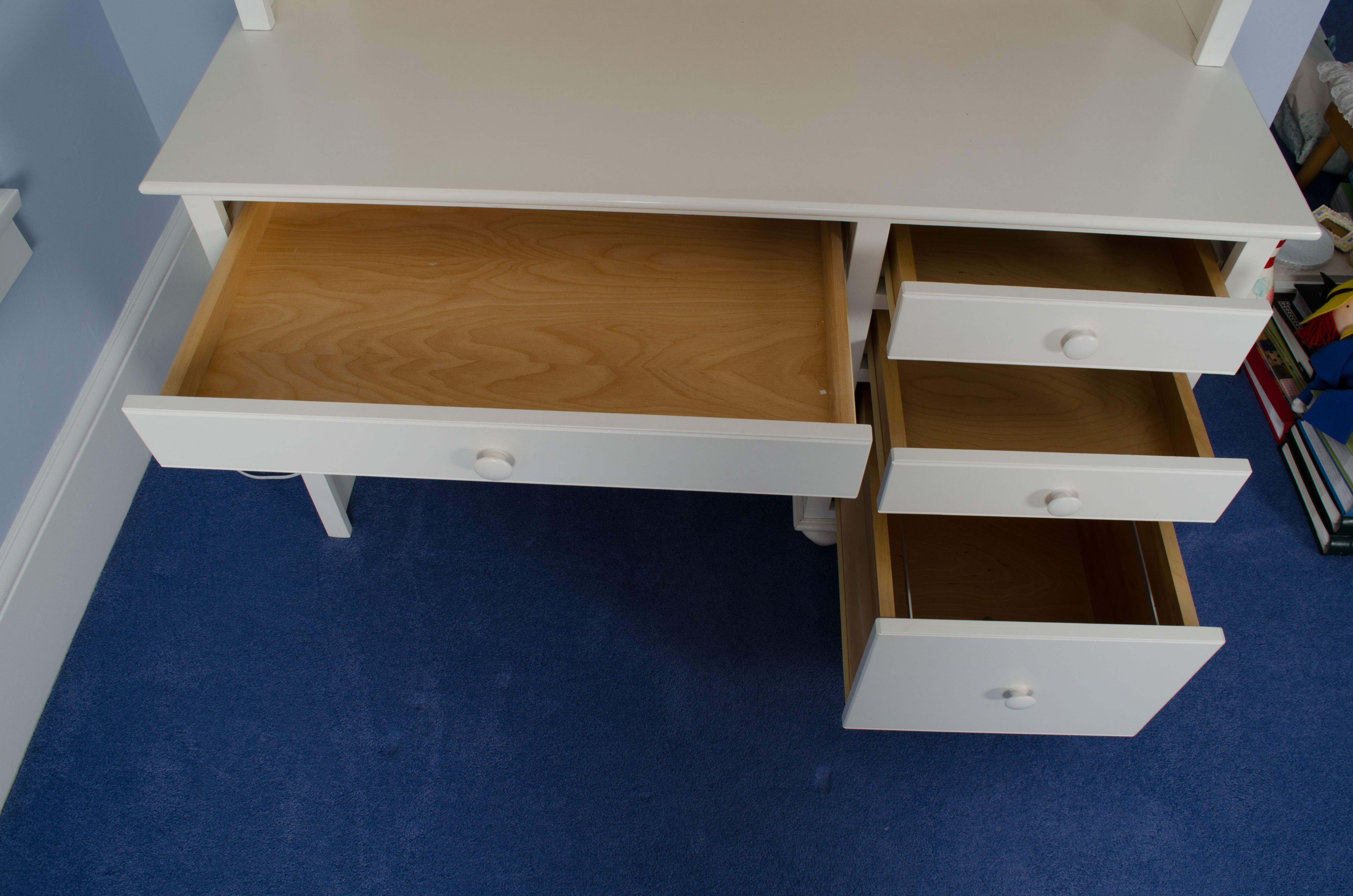 BB Kids Beadboard Desk And Hutch