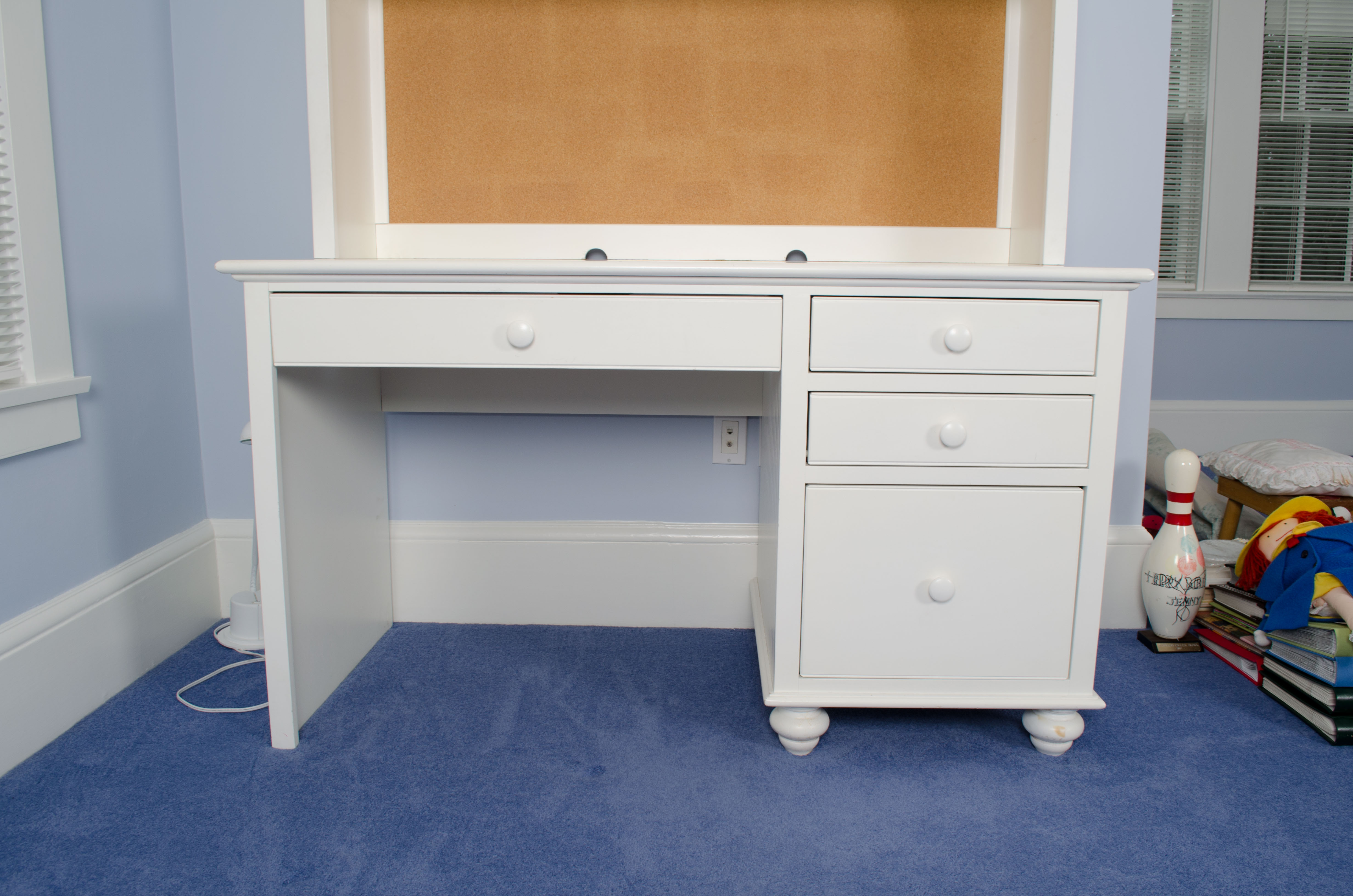 BB Kids Beadboard Desk And Hutch