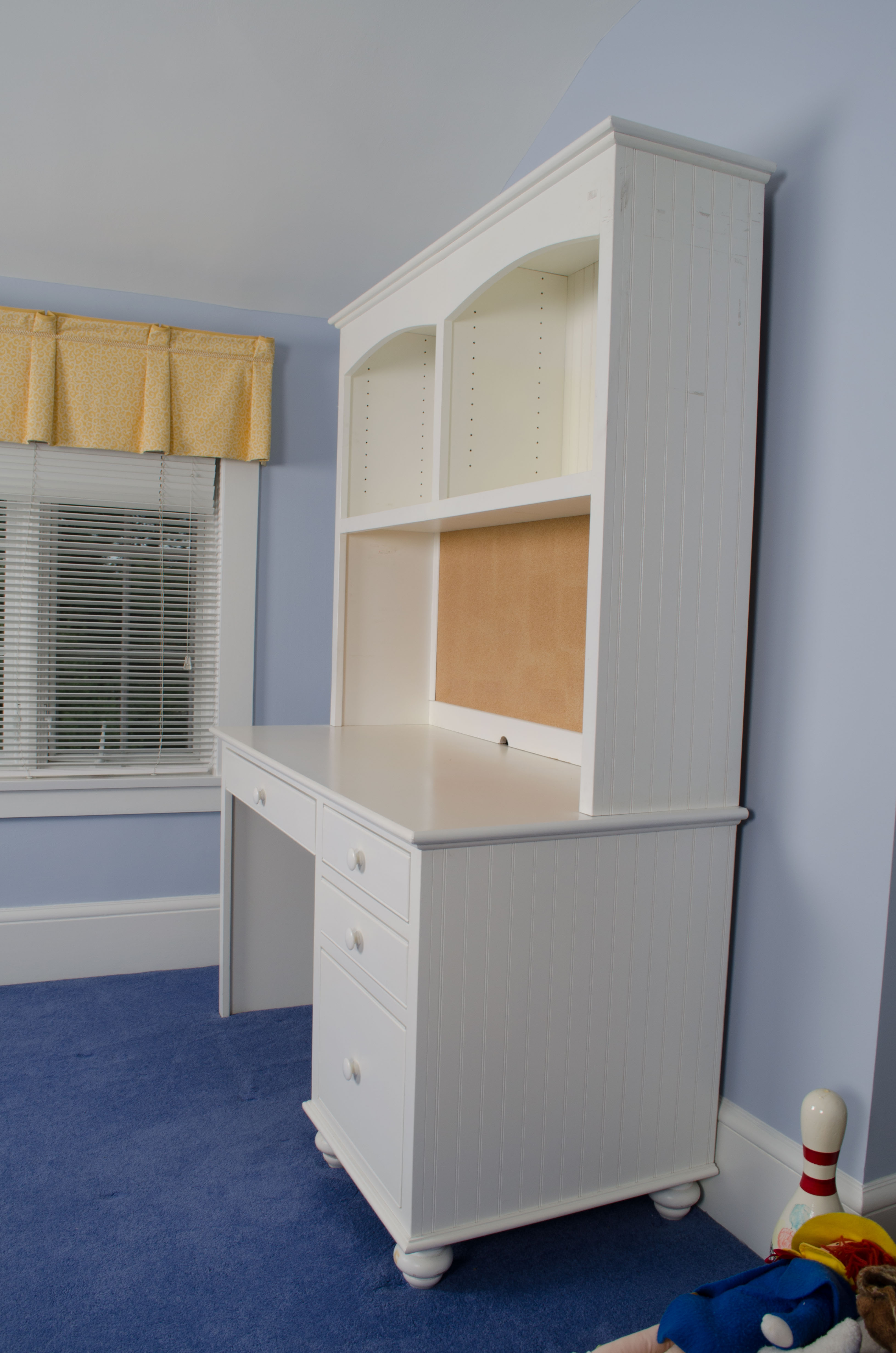 BB Kids Beadboard Desk And Hutch