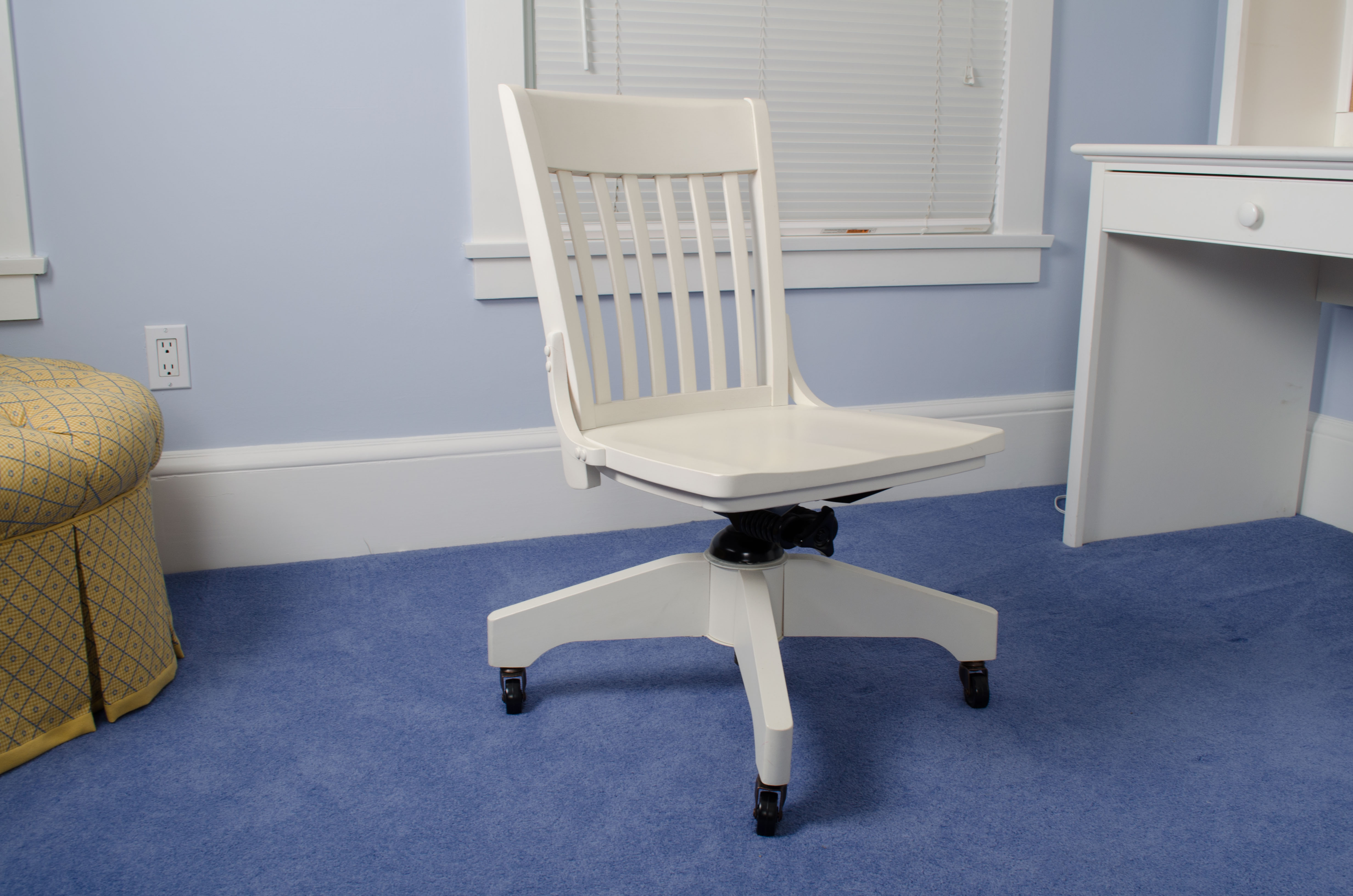 BB Kids Beadboard Desk And Hutch