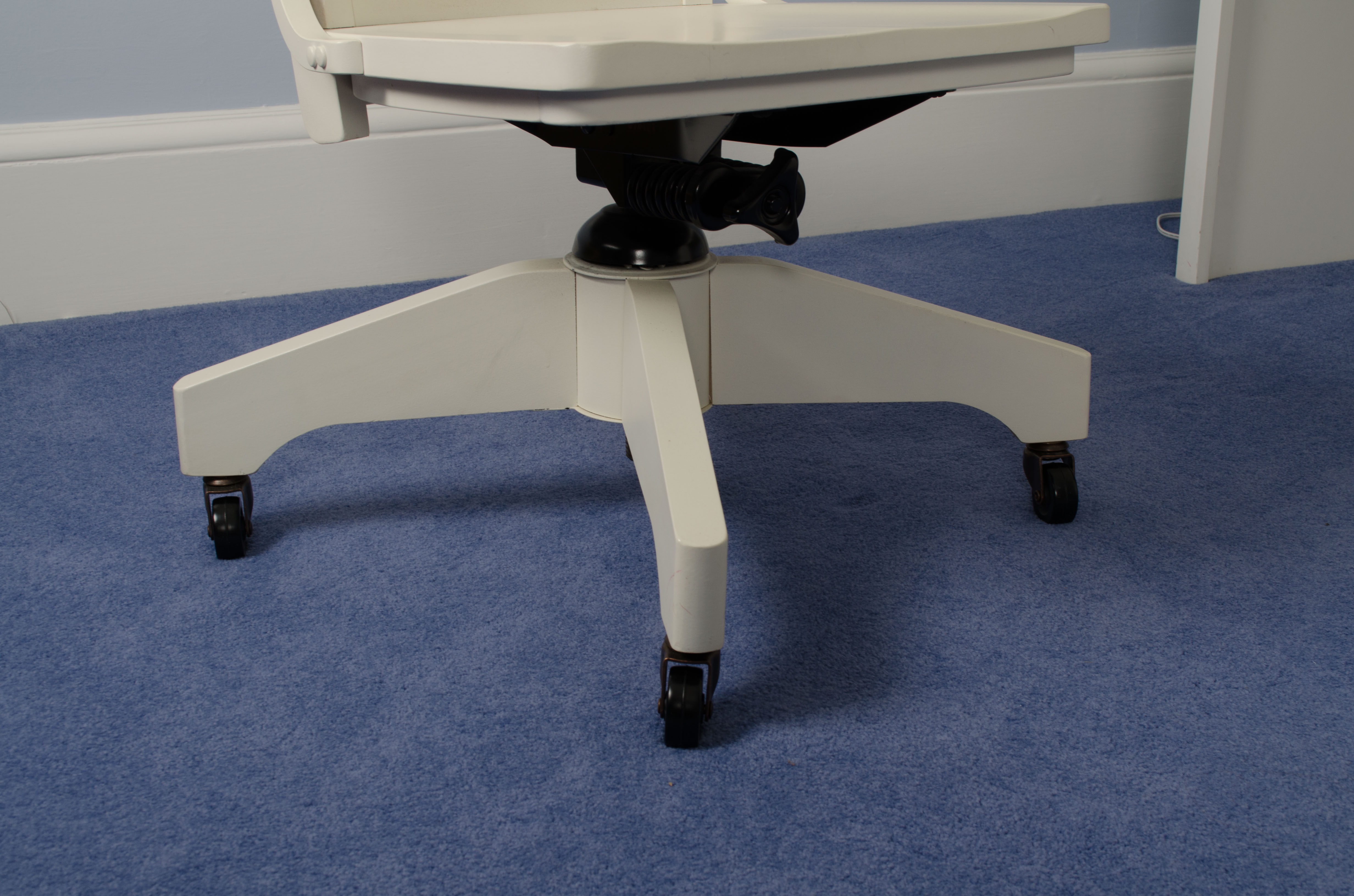 BB Kids Beadboard Desk And Hutch