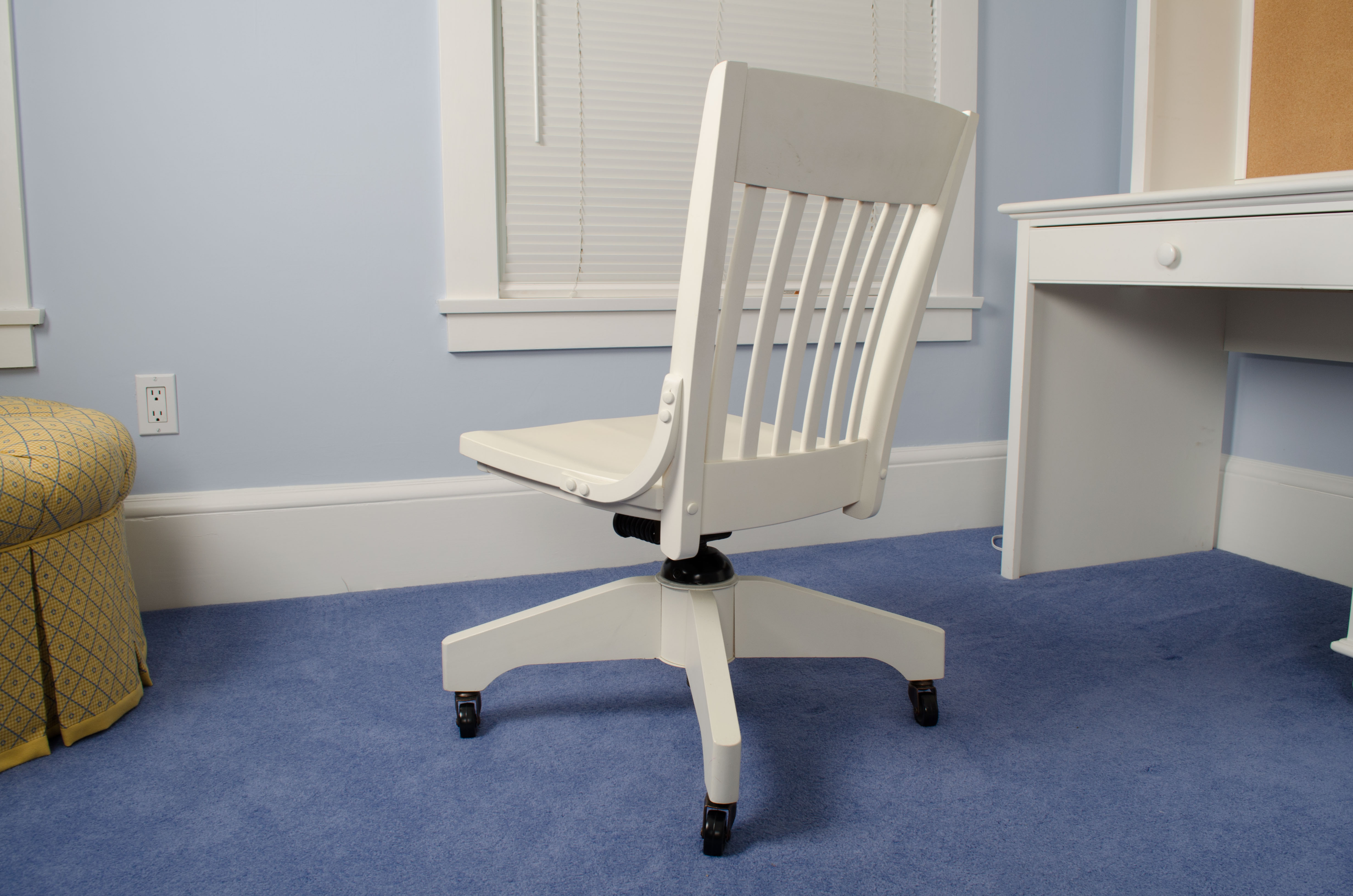 BB Kids Beadboard Desk And Hutch