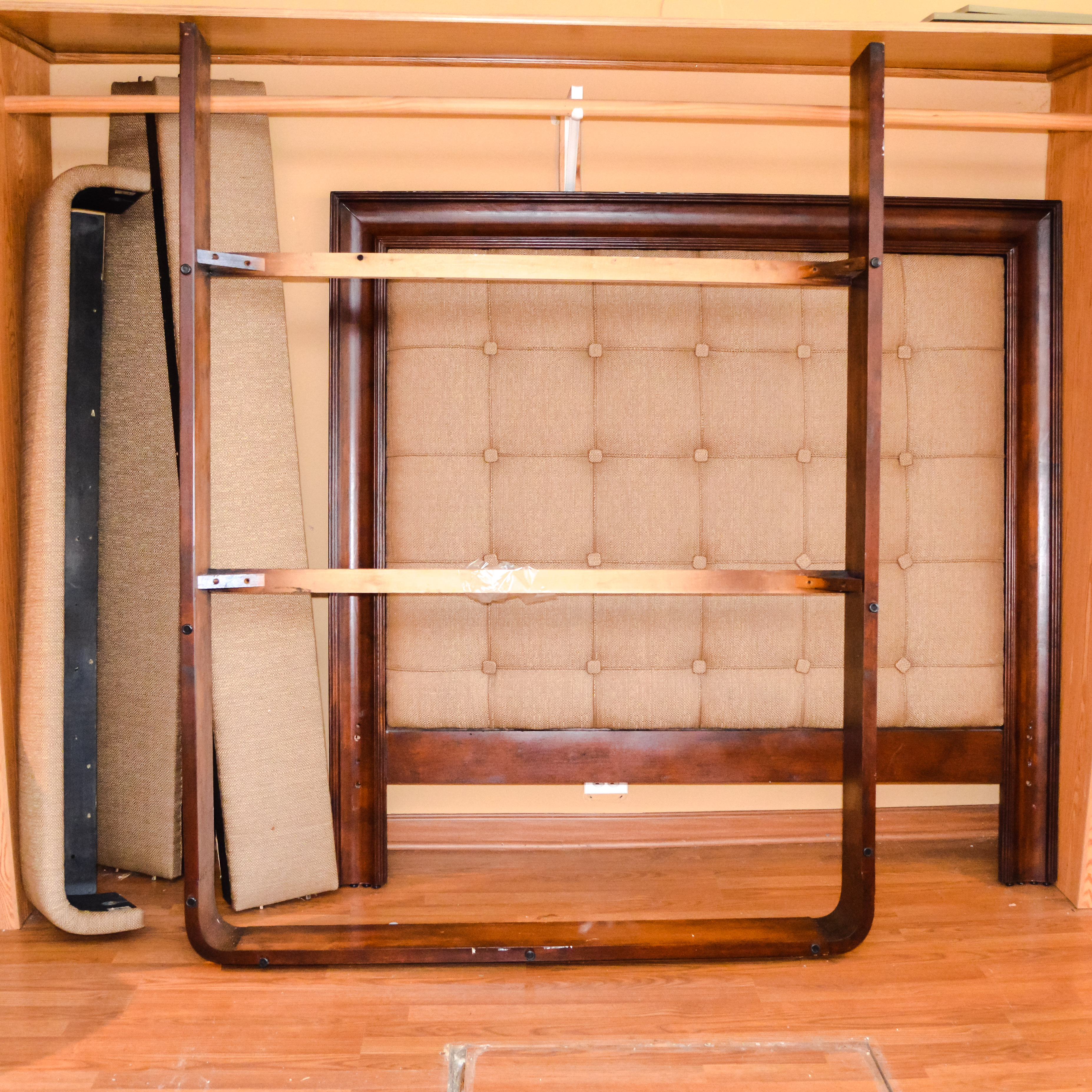 Henredon Upholstered Queen Bed with Woven Upholstery