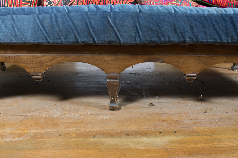 Moroccan Style Cushioned Sofa