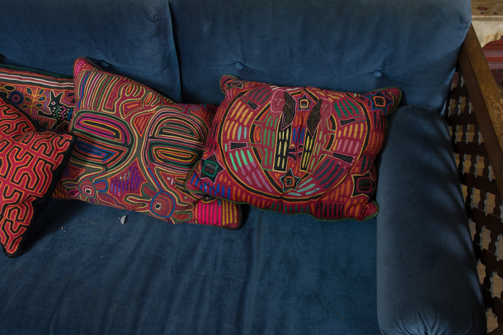 Moroccan Style Cushioned Sofa