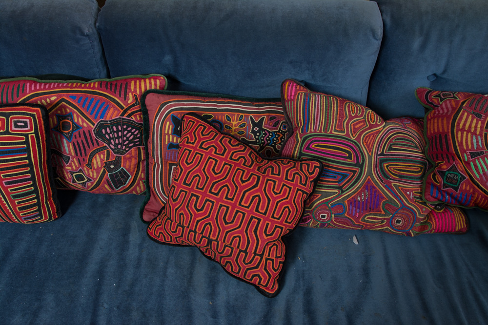 Moroccan Style Cushioned Sofa