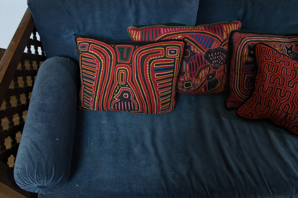 Moroccan Style Cushioned Sofa