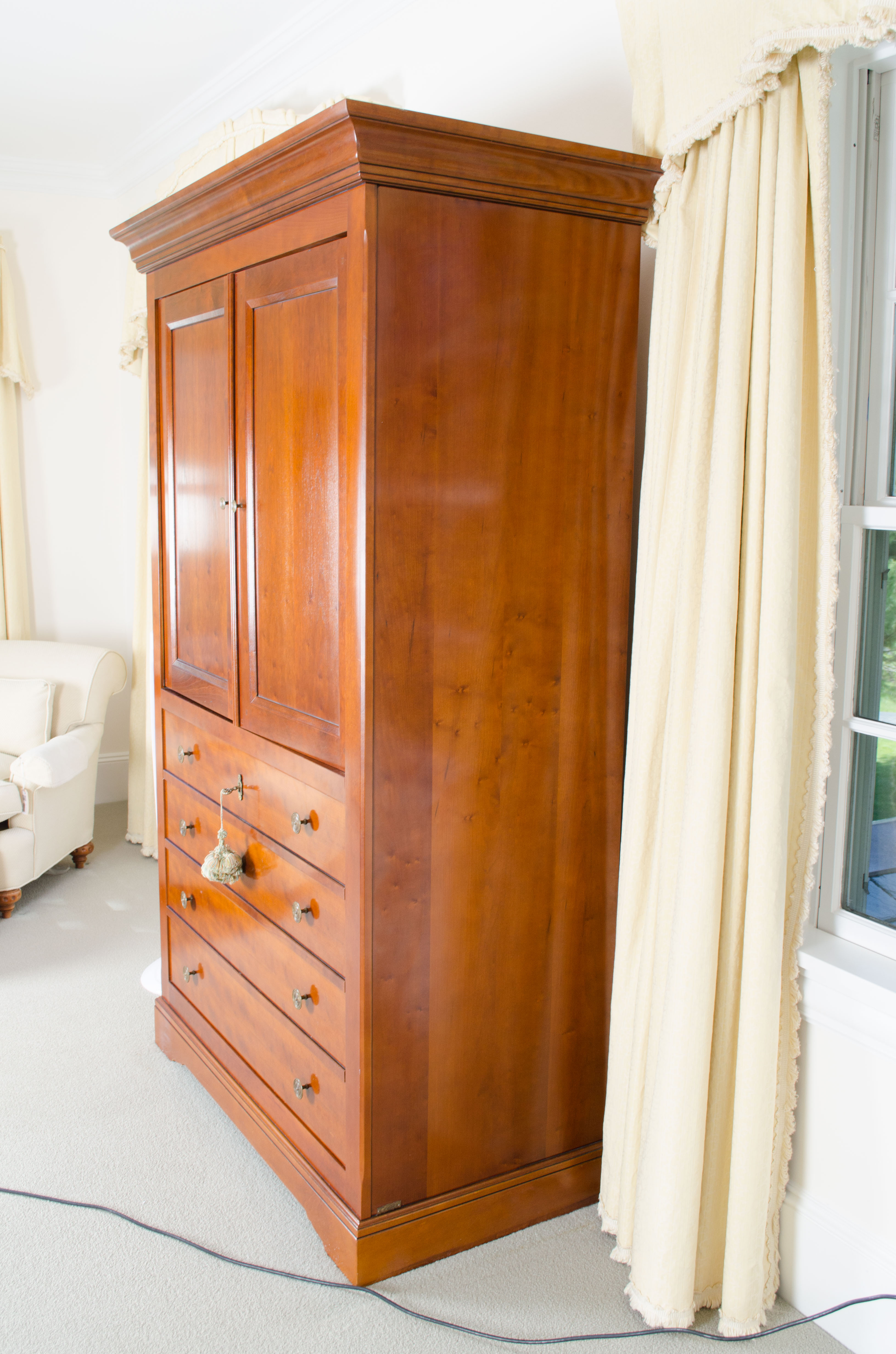 Grange "Provence" Entertainment Center