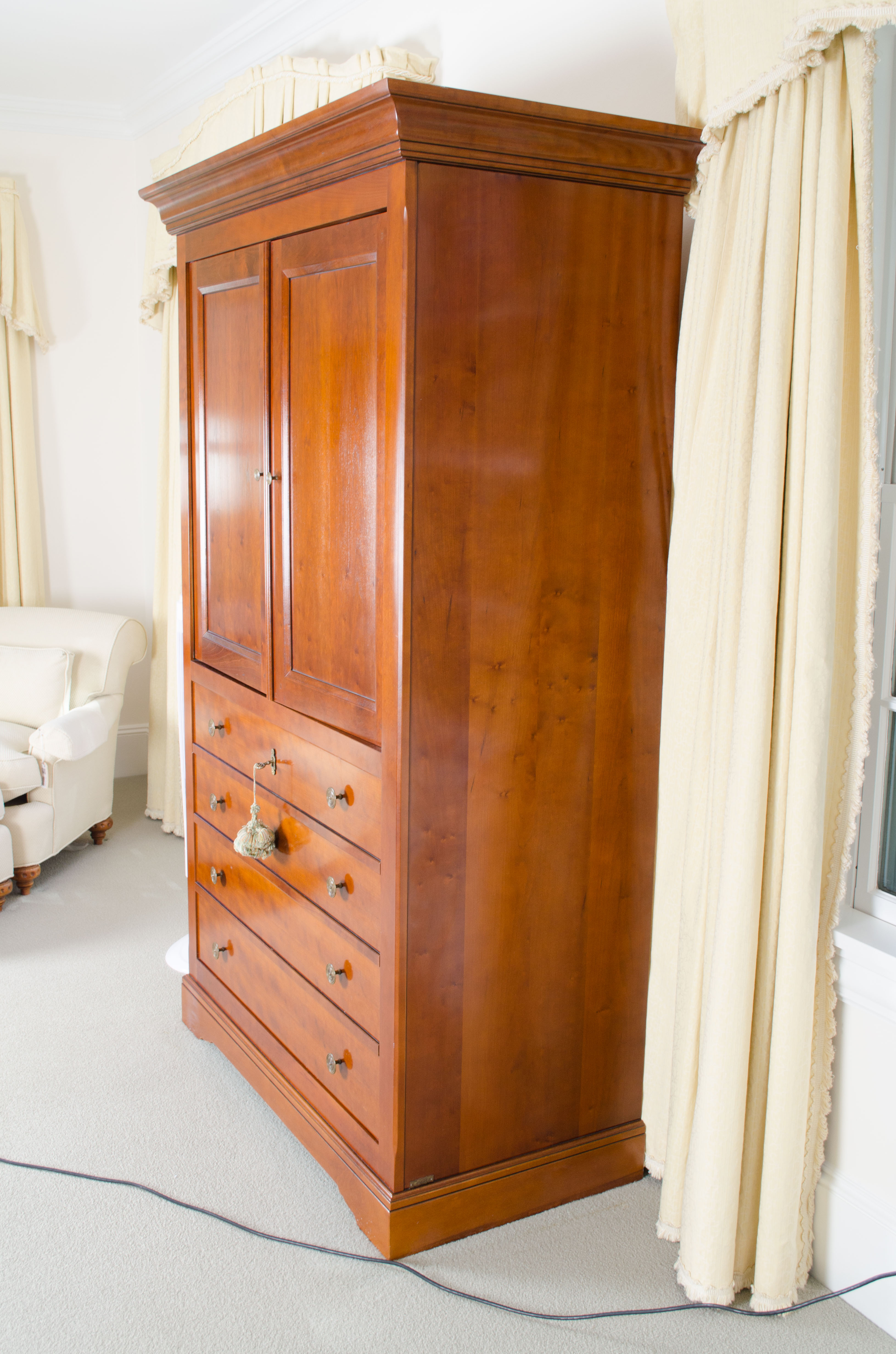 Grange "Provence" Entertainment Center