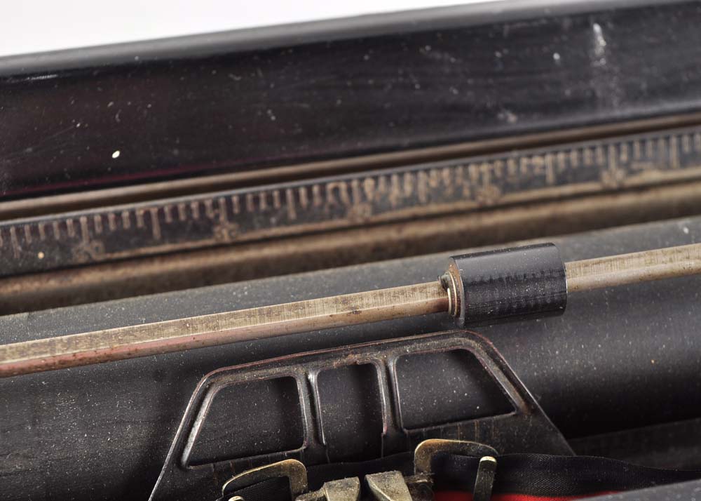 1930s Royal Portable Standard Typewriter