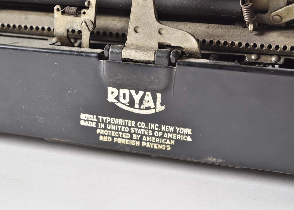 1930s Royal Portable Standard Typewriter