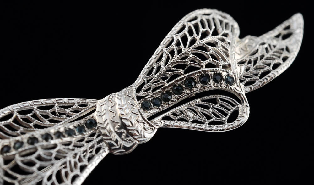 10K White Gold Filagree Bow Brooch