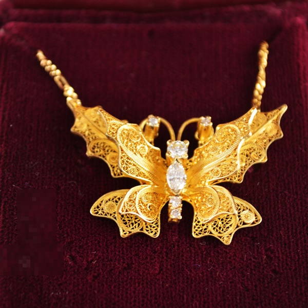 Franklin Mint's House of Igor Carl Faberge 18K Diamond Necklace