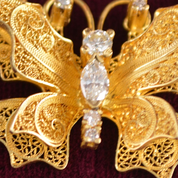 Franklin Mint's House of Igor Carl Faberge 18K Diamond Necklace