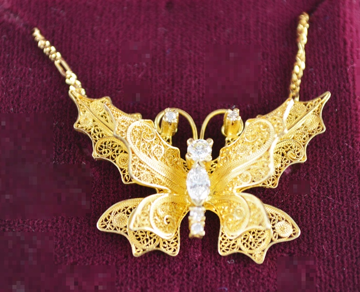 Franklin Mint's House of Igor Carl Faberge 18K Diamond Necklace