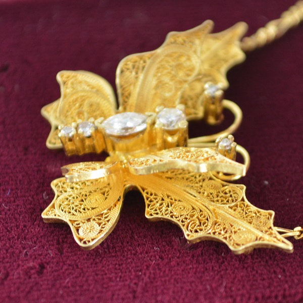 Franklin Mint's House of Igor Carl Faberge 18K Diamond Necklace