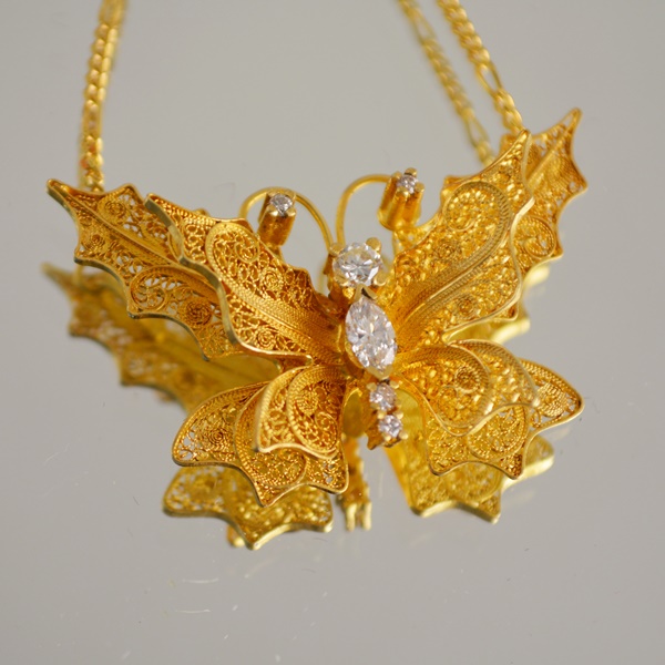 Franklin Mint's House of Igor Carl Faberge 18K Diamond Necklace