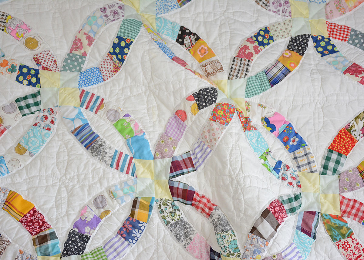 Vintage Handmade Wedding Ring Quilt