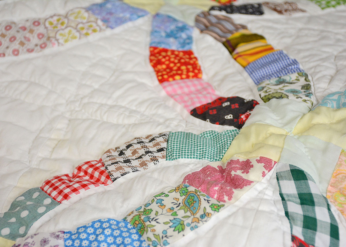 Vintage Handmade Wedding Ring Quilt