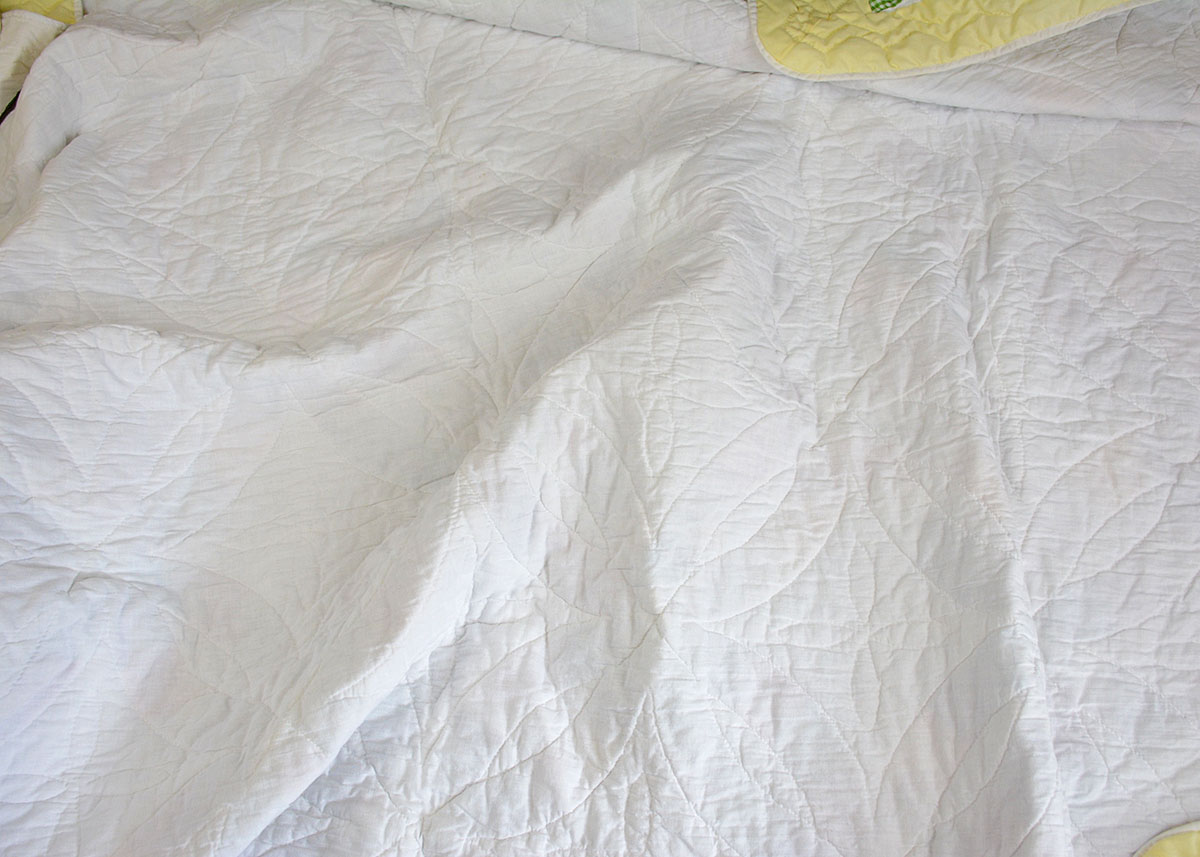 Vintage Handmade Wedding Ring Quilt
