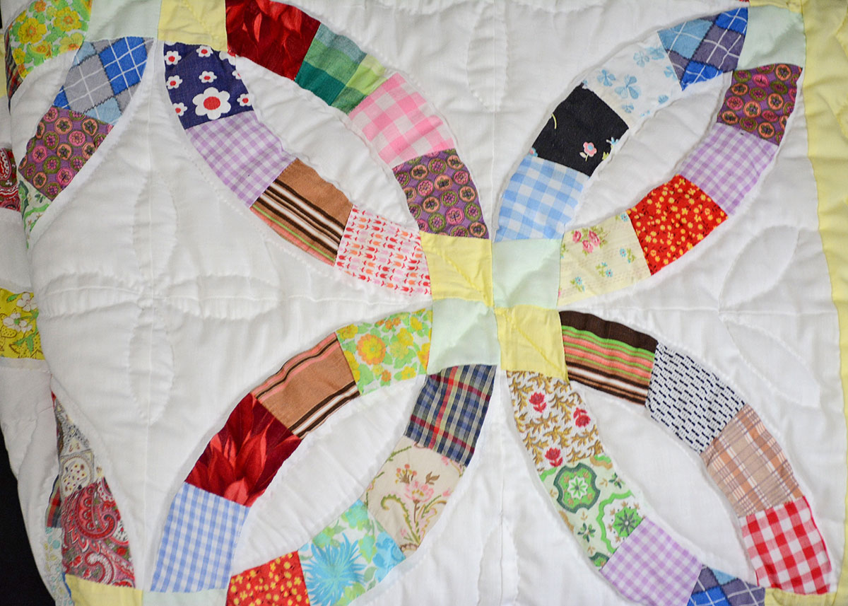 Vintage Handmade Wedding Ring Quilt